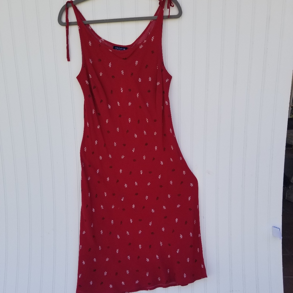 Ann Taylor ^ Woman Aline Dress Red with White flow